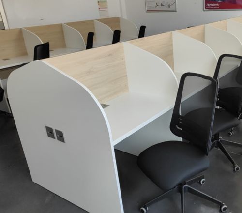 Puestos de call center para centro de llamadas